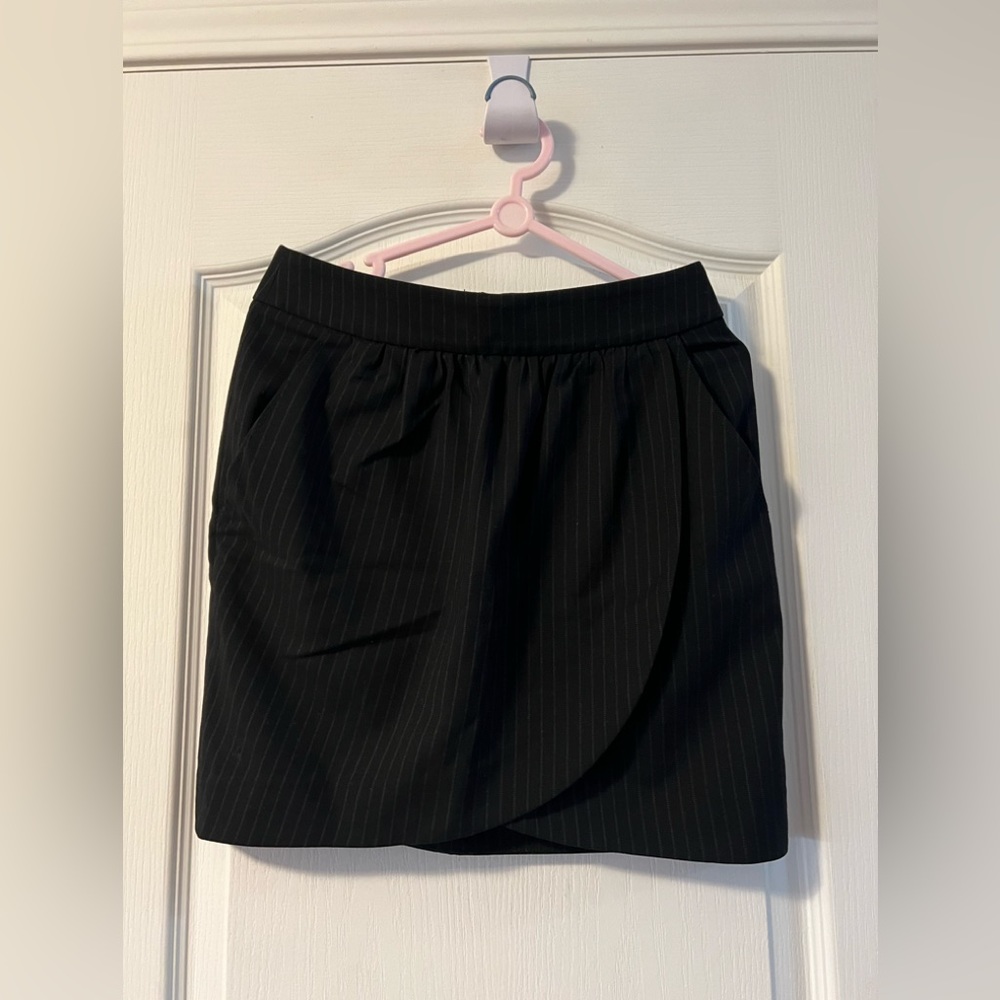 ⭐️$5, spend over $20 - Aritzia Talula dotted Strip Skirt